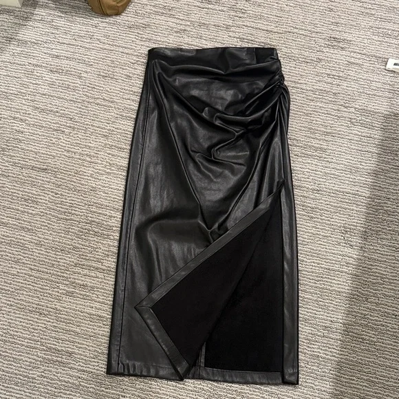 Zara Asymmetrical Black faux leather Skirt - Picture 5 of 6